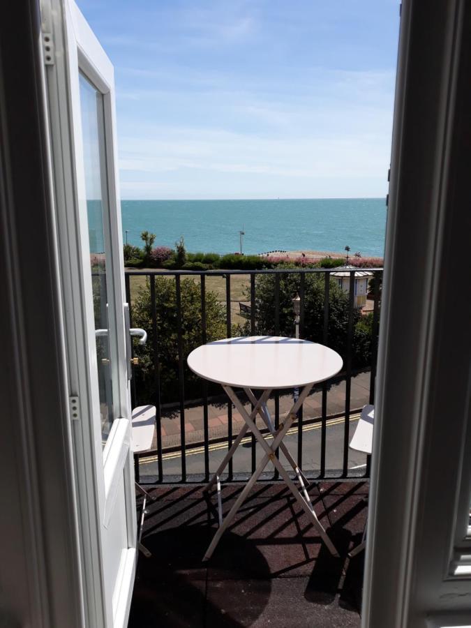Breakers Bed And Breakfast Eastbourne Exterior photo