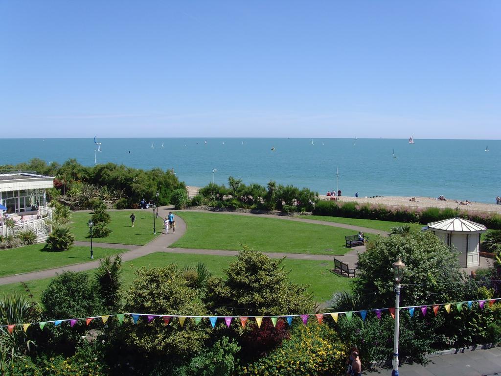 Breakers Bed And Breakfast Eastbourne Exterior photo