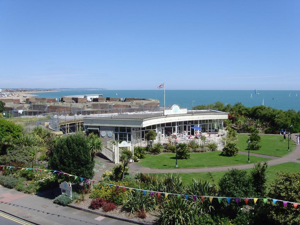 Breakers Bed And Breakfast Eastbourne Exterior photo