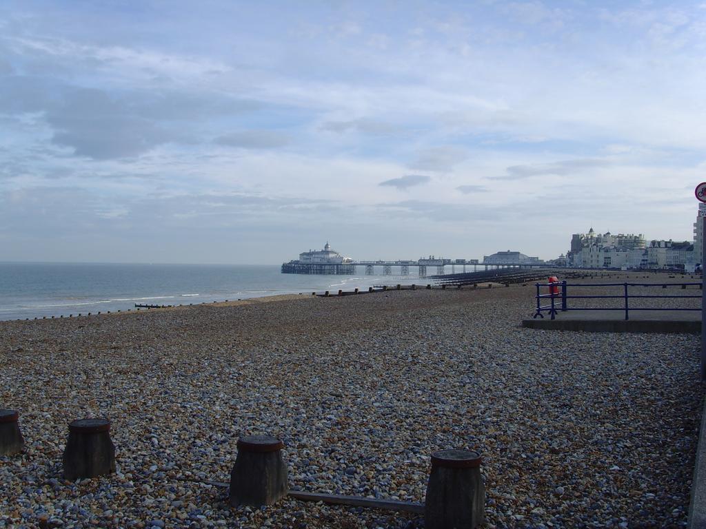 Breakers Bed And Breakfast Eastbourne Exterior photo